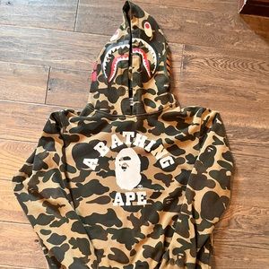 A Bathing Ape Hoodie (XL)